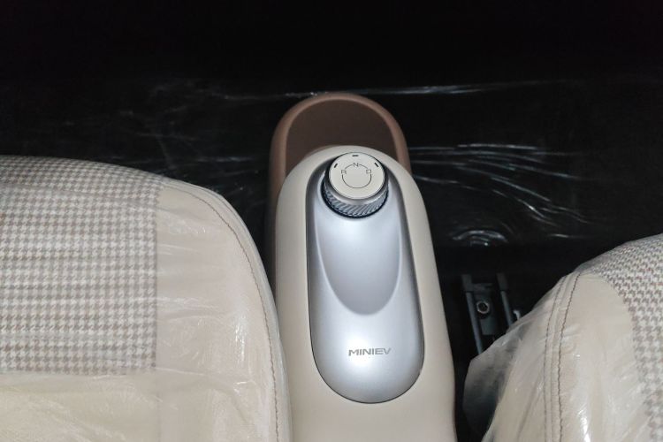 五菱汽车 宏光MINIEV 2025款 四门版 进阶款中控内饰18