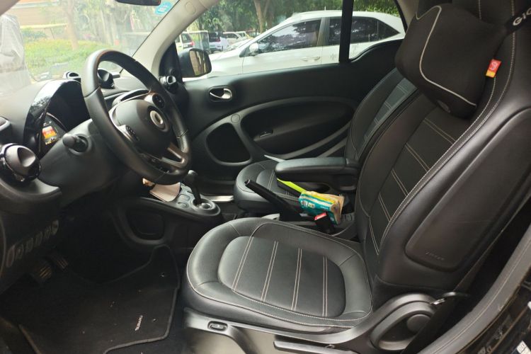 smart fortwo 2016款 0.9T 66千瓦硬顶先锋版中控内饰19