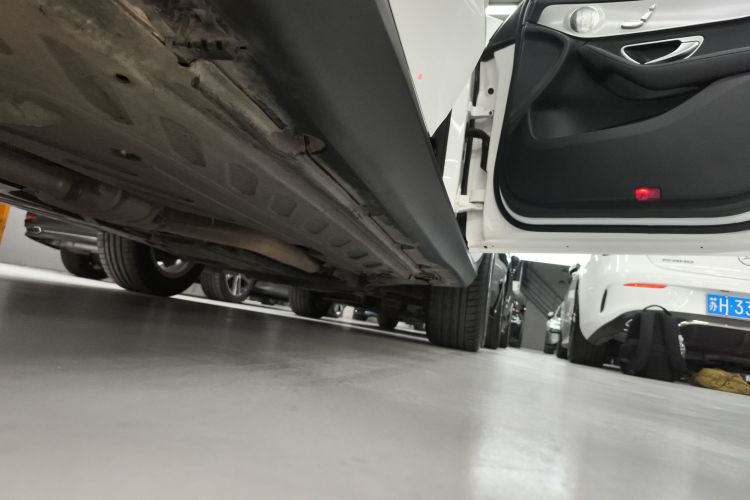 奔驰GLC 2020款 改款 GLC 260 L 4MATIC 动感型局部细节9001