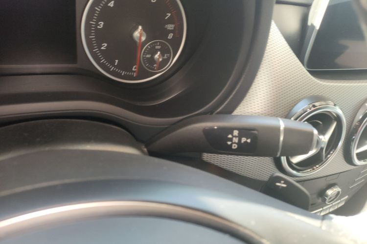 奔驰B级 2019款 B 200 动感型局部细节18