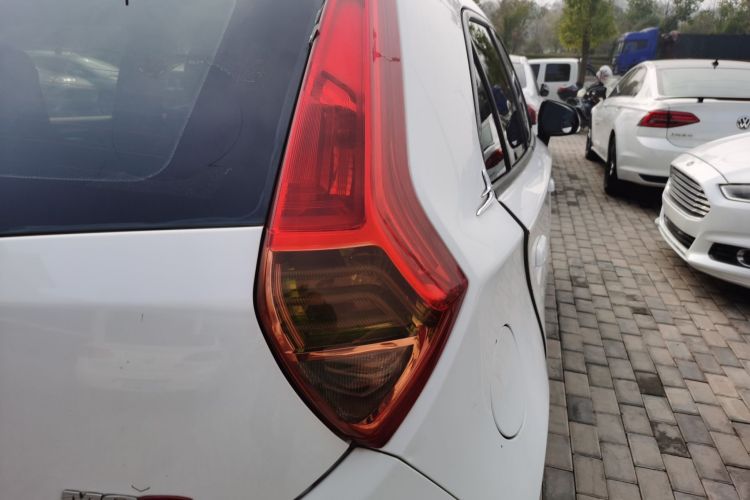 名爵3 2013款 1.5L AMT精英版车身外观9