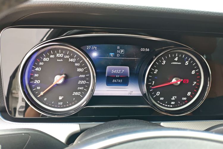 奔驰E级 2017款 E 200 运动型 4MATIC中控内饰14