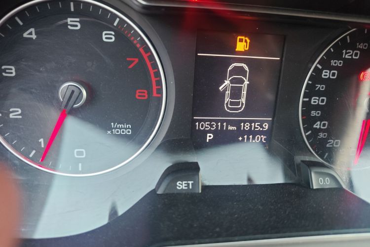 奥迪A4L 2016款 35 TFSI 典藏版 自动标准型中控内饰15