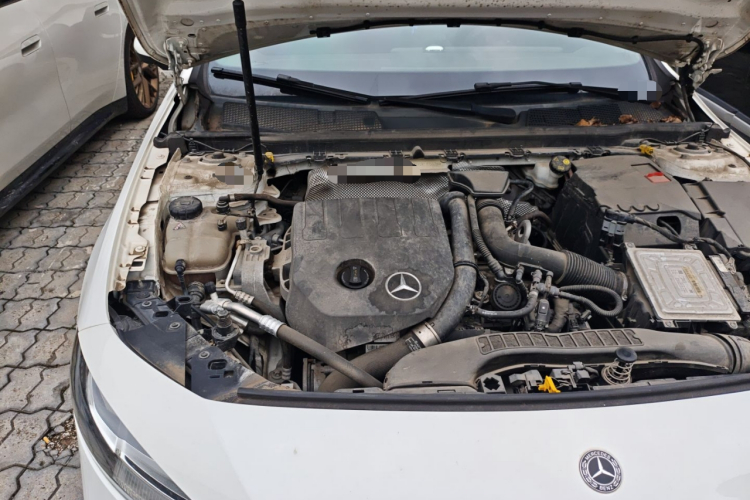 奔驰A级 2019款 A 180 L 运动轿车局部细节9006