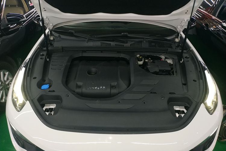 领克02 2019款 高能版 2.0T 自动两驱劲Pro版 国VI机舱底盘24