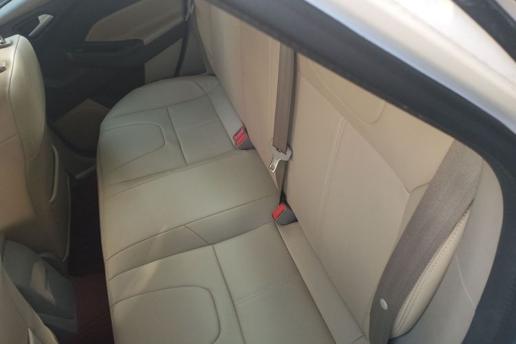 福特 福克斯 2012款 三厢 1.6L 自动风尚型中控内饰21