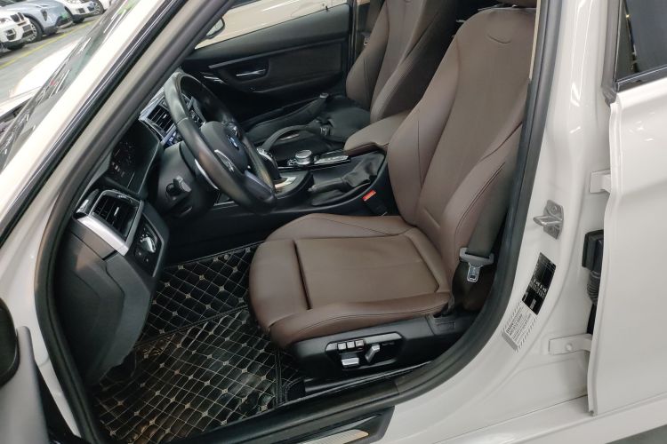 宝马3系 2018款 320Li 领先型M运动套装中控内饰19