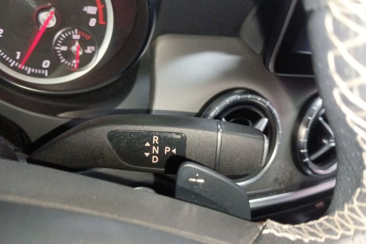 奔驰CLA 2018款 CLA 200 时尚型局部细节18