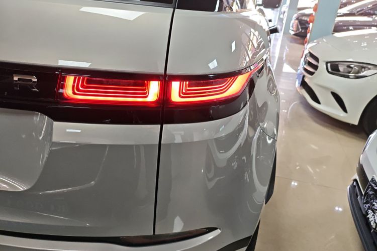 路虎 揽胜极光 2023款 极光L 249PS 豪华版车身外观9