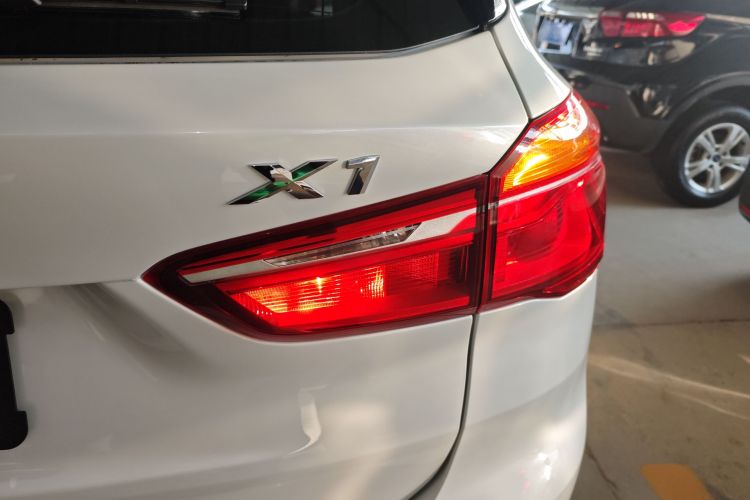 宝马X1 2016款 sDrive18Li 时尚型车身外观9