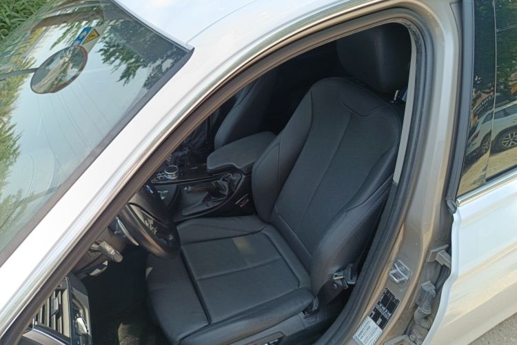 宝马3系 2018款 320Li 领先型豪华套装中控内饰19