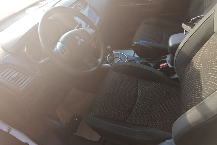 三菱 劲炫ASX 2013款 2.0L CVT两驱精英版中控内饰19