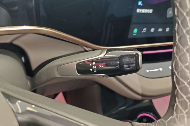 红旗EH7 2024款 760 Pro+ 四驱版局部细节18