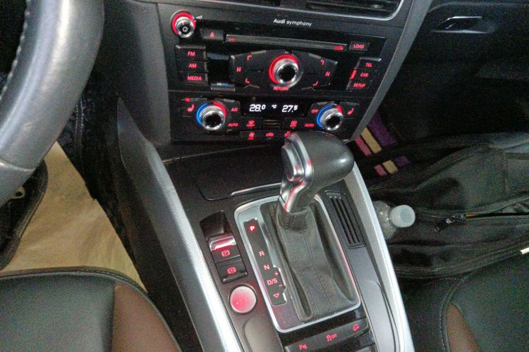 奥迪Q5 2018款 典藏版 40 TFSI 技术型中控内饰18