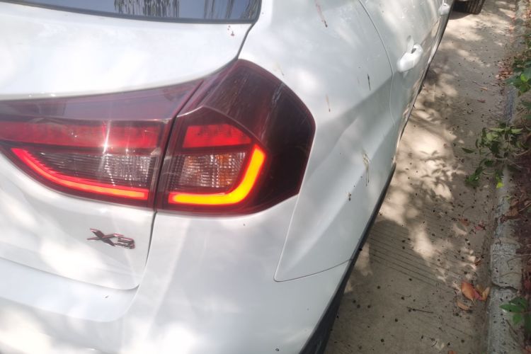 吉利汽车 远景X3 2020款 1.5L CVT尊贵型车身外观9