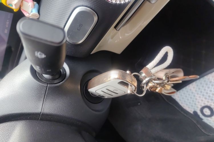 五菱汽车 五菱缤果 2023款 203km 轻享款中控内饰11