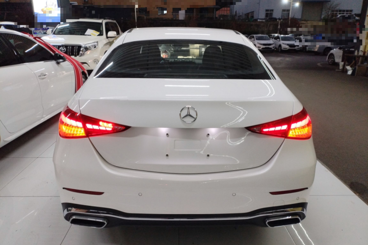 奔驰C级 2022款 改款 C 200 L 运动版车身外观6