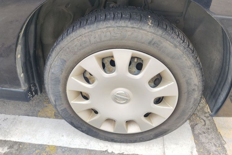 日产 轩逸 2012款 经典 1.6XE 手动舒适版车身外观10