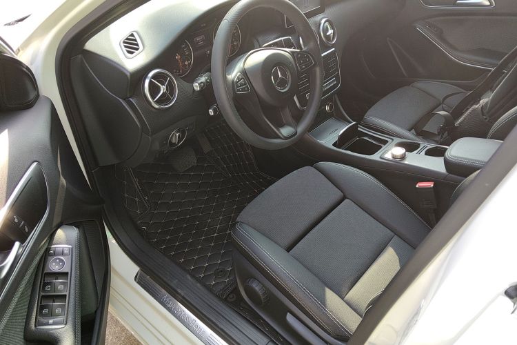 奔驰A级(进口) 2017款 A 180中控内饰7003