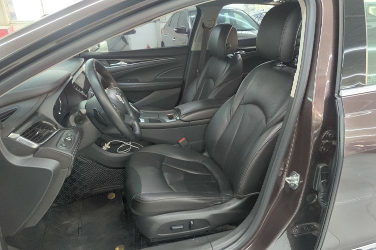 别克 君越 2018款 20T 精英型局部细节19