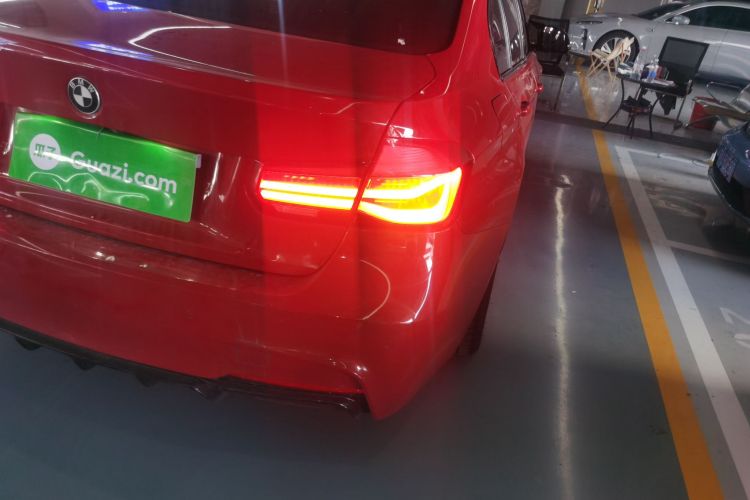 宝马3系 2018款 320i M运动曜夜版车身外观9