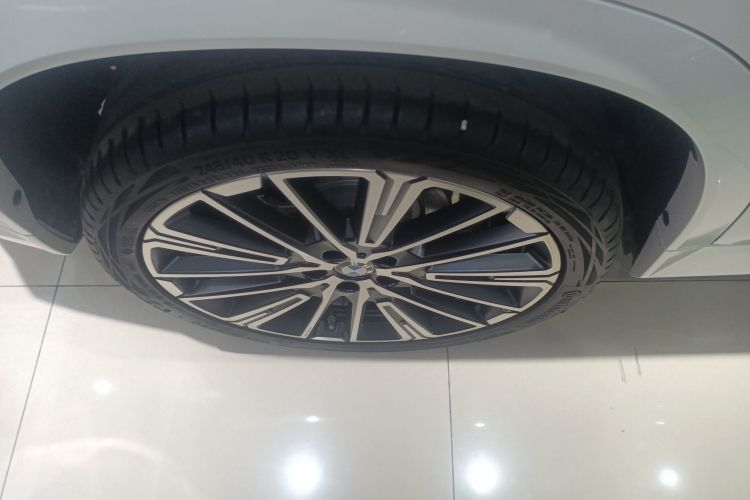 宝马X1 2023款 xDrive25Li M运动套装车身外观6008