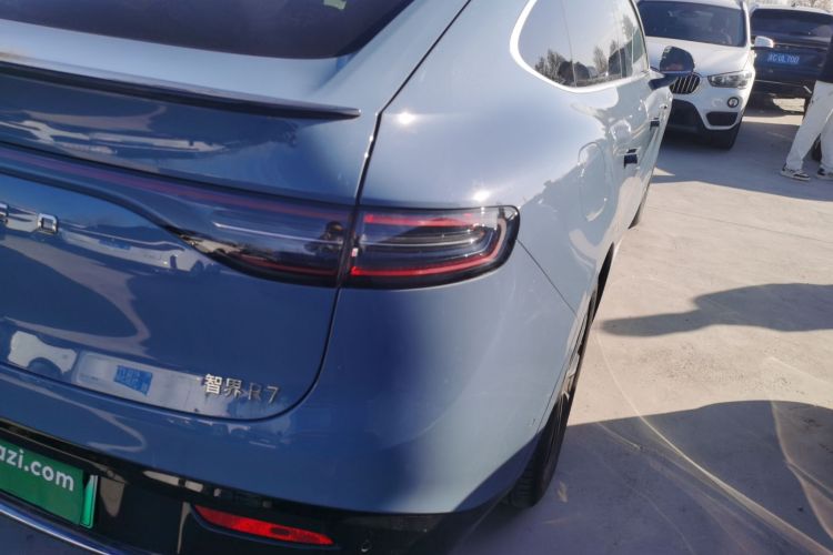 鸿蒙智行 智界R7 2025款 增程 251km Pro车身外观9