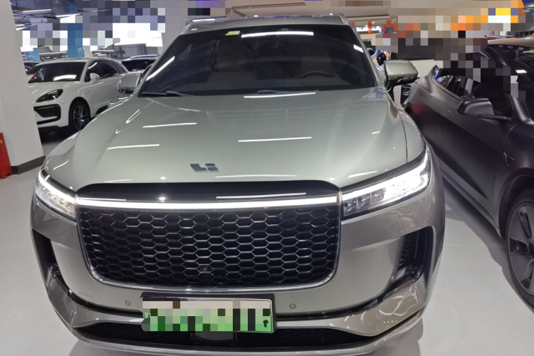 理想汽车 理想ONE 2021款 增程6座版车身外观2