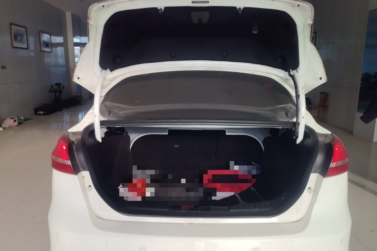 福特 福克斯 2017款 三厢 1.6L 自动风尚型智行版机舱底盘23