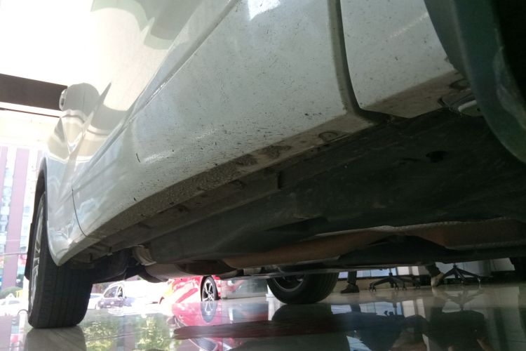 丰田 汉兰达 2022款 双擎 2.5L 四驱尊贵版 7座局部细节9001