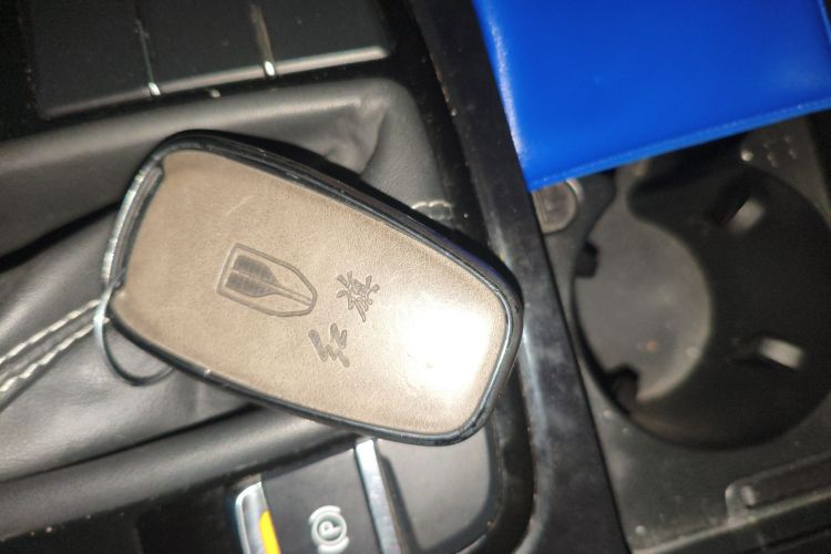 红旗H5 2018款 30TD 型动版中控内饰11