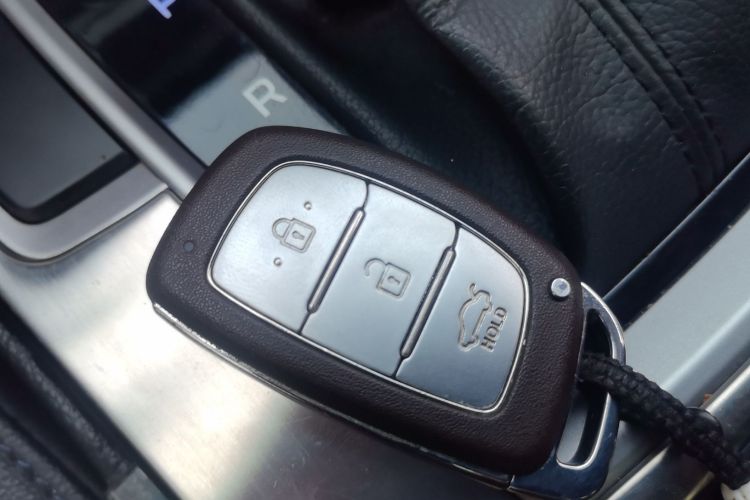 现代 名图 2014款 1.8L 自动尊贵型DLX中控内饰11