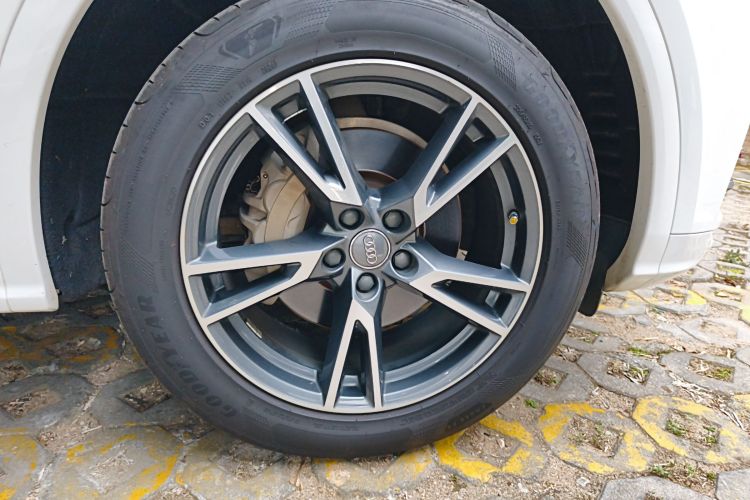 奥迪Q5L 2018款 45 TFSI 尊享时尚型 国V车身外观10