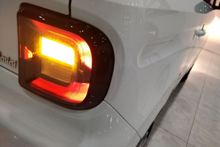 吉利银河 2024款 熊猫mini 200km 耐力熊车身外观9