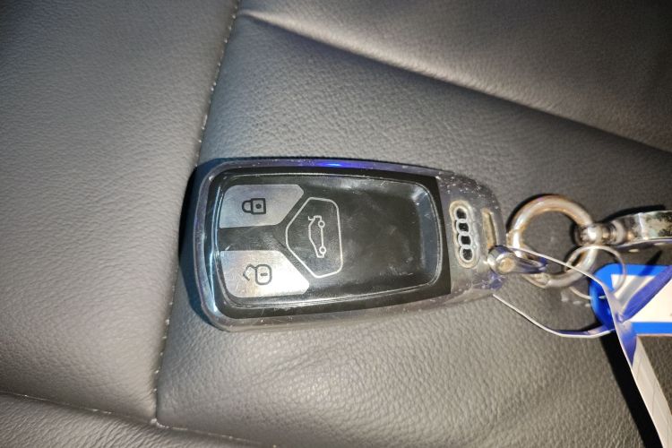 奥迪A4L 2017款 Plus 40 TFSI 时尚型中控内饰7001