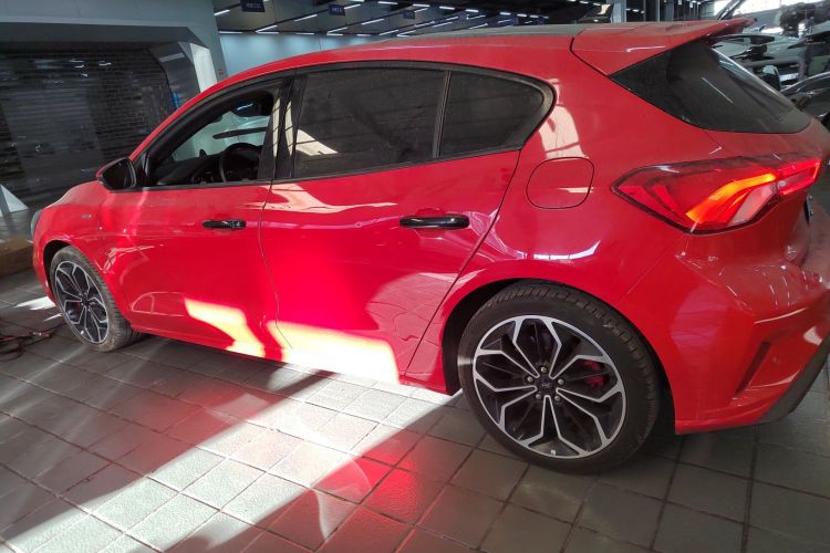 福特 福克斯 2020款 两厢 EcoBoost 180 自动ST Line车身外观6003