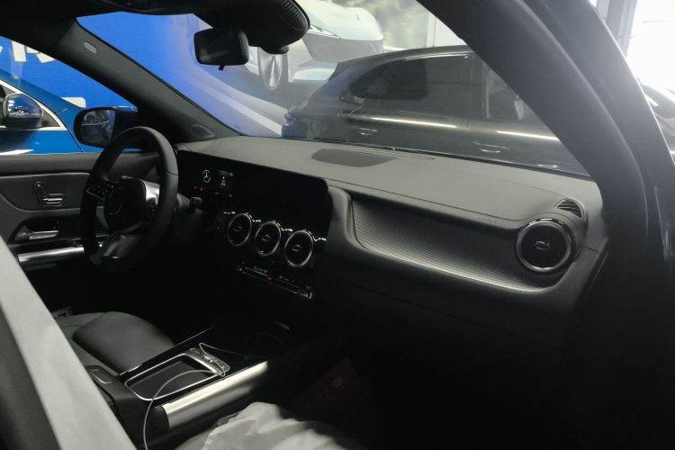 奔驰GLA 2024款 GLA 200中控内饰12