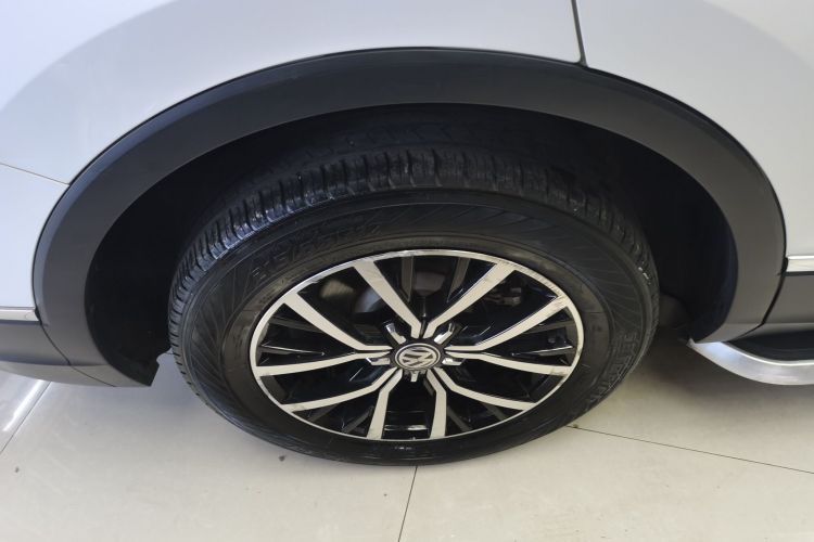 大众 途观L 2018款 330TSI 自动两驱舒适版车身外观6008