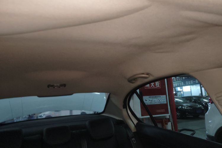 标致408 2013款 1.6L 手动舒适版局部细节22