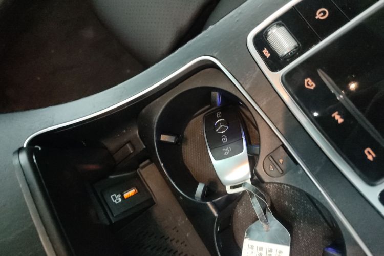 奔驰C级 2020款 改款 C 260 L 运动版中控内饰7001