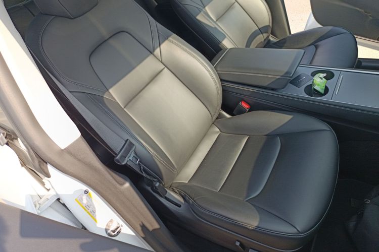 特斯拉 Model Y 2021款 改款二 长续航全轮驱动版局部细节41