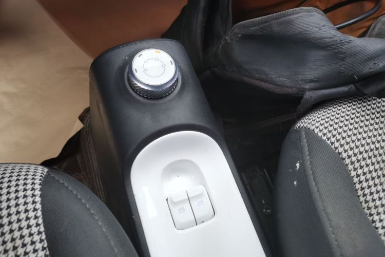 五菱汽车 宏光MINIEV 2024款 第三代 215km 进阶版中控内饰18