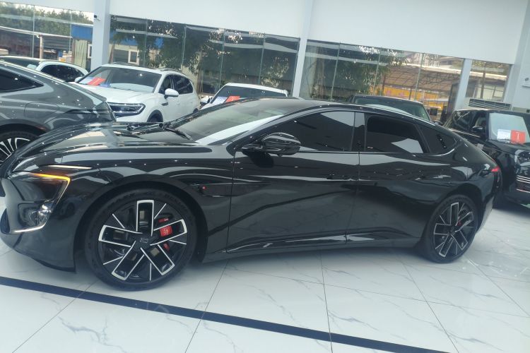 阿维塔12 2024款 700 三激光后驱奢享版车身外观4