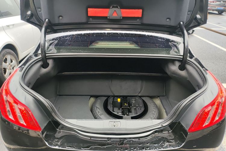 标致508 2013款 2.0L 两周年纪念 自动天窗经典版机舱底盘23