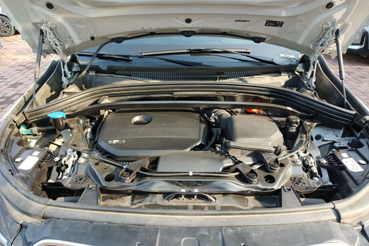 宝马X1 2023款 xDrive25Li X设计套装机舱底盘24