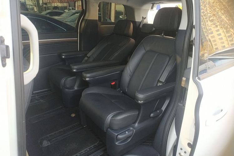 广汽传祺 传祺M8 2021款 领秀系列 390T 尊享版中控内饰21