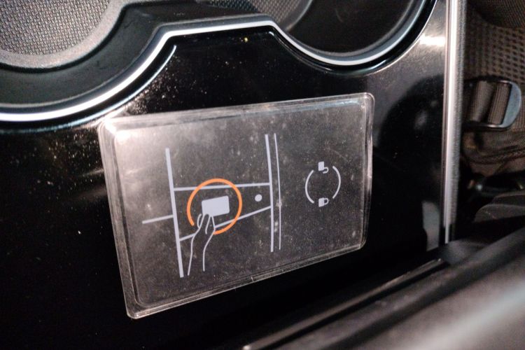 特斯拉 Model 3 2020款 改款 长续航后轮驱动版中控内饰7001