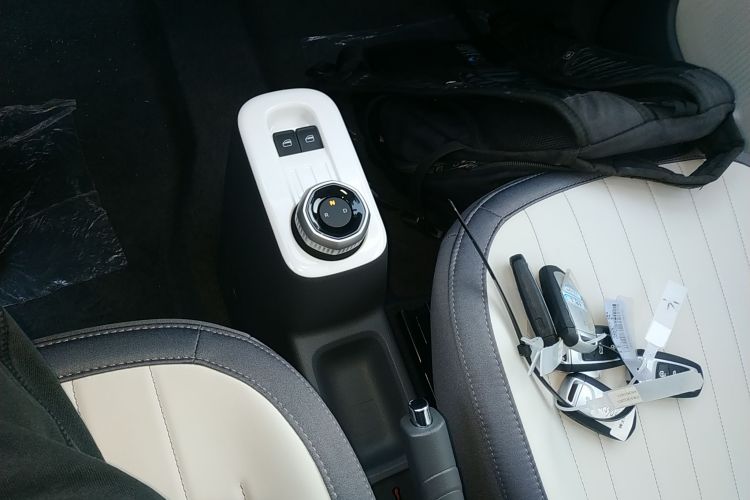 吉利银河 2025款 210km 熊猫骑士中控内饰18