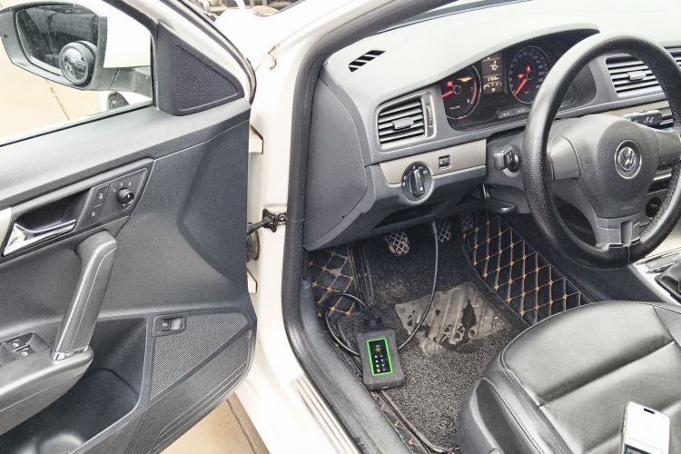 大众 朗逸 2013款 改款经典 1.6L 手动舒适版中控内饰20