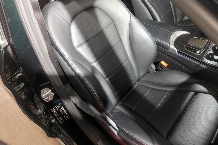 奔驰C级 2021款 C 260 L 运动版局部细节41